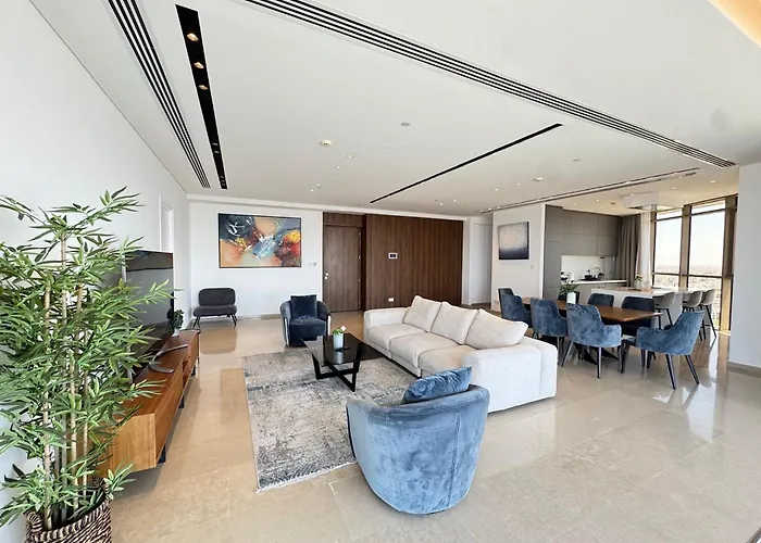 Wealthystays 360 Luxury *