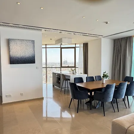 Lägenhet Wealthystays 360 Luxury Nicosia