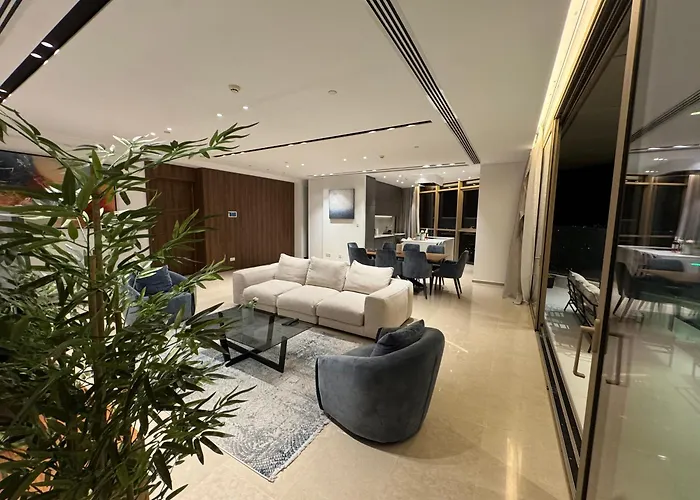 Lägenhet Wealthystays 360 Luxury *